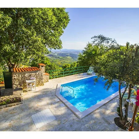 O'zrna Villa *