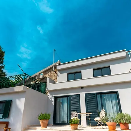 O'zrna Villa Klis