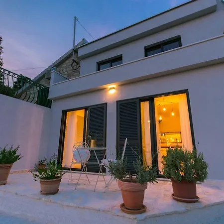Villa O'zrna *
