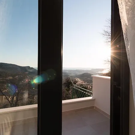 O'zrna Villa *