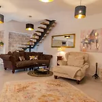 O'zrna Villa Klis